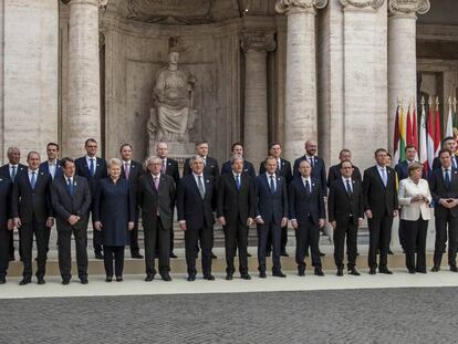 Fotograf&iacute;a de familia de los jefes de Estado o de Gobierno de los 27 pa&iacute;ses de la UE, sin Reino Unido, en el 60 aniversario del Tratados de Roma.