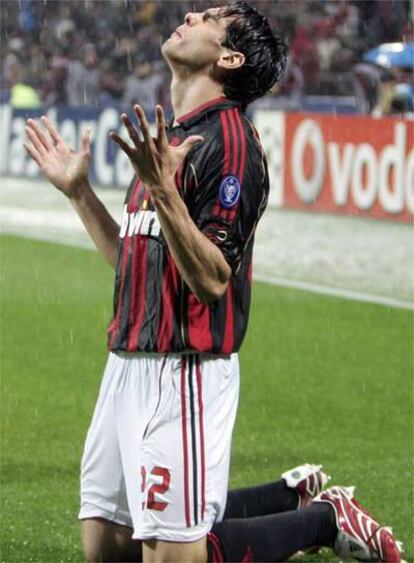 Kaká celebra su gol