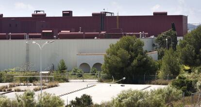 Fachada de la antigua factoría de Delphi en Puerto Real (Cádiz).