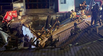 La estructura de madera hundida en Vigo.