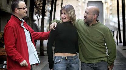 Manuel Martín Cuenca (izquierda), con Nathalie Poza y Javier Cámara, en la presentación del filme.