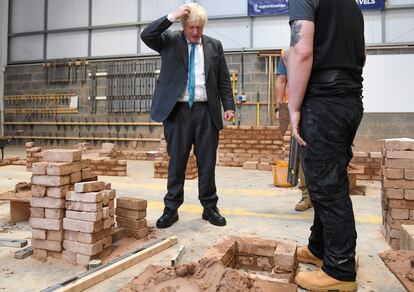 Boris Johnson, este martes una escuela universitaria técnica en Exeter (Inglaterra).