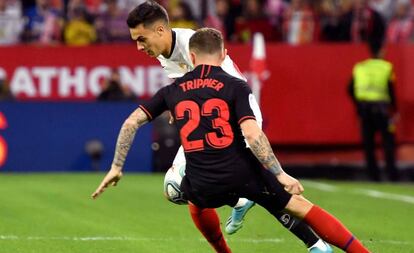 Trippier y Reguilón durante el partido.