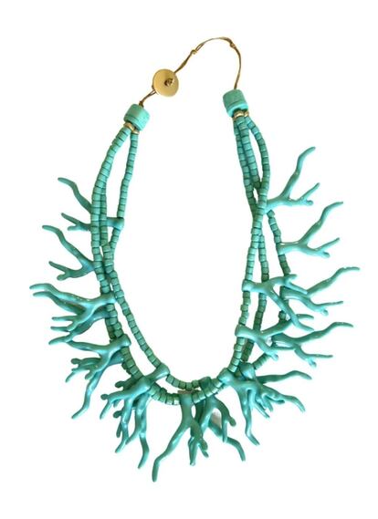 Las piezas ‘XL’ tienen el poder de transformar cualquier estilismo y, como prueba, este collar inspirado en un arrecife de coral con el sello de Casilda Finat. 33 €