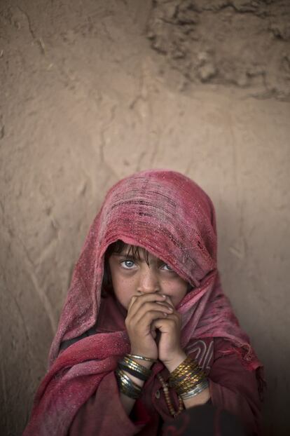 Hamagai Akbar, refugiado afgano asiste a un evento con motivo del Día Mundial de la Justicia Social de la ONU, en una escuela improvisada en una mezquita a las afueras de Islamabad, Pakistán.