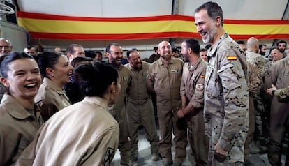 El Rey junto a las tropas españolas en Irak.