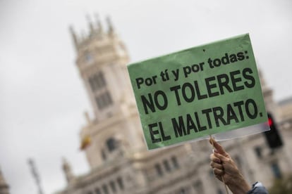 Imagen de una pancarta de la manifestación del pasado 25 de noviembre, día contra la violencia de género, en Madrid. 