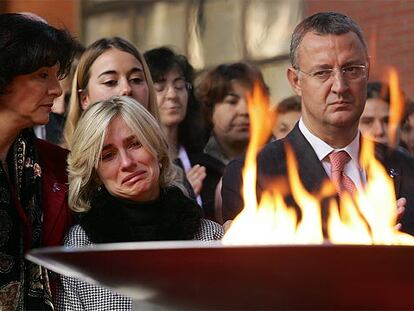Jesús Caldera y Soledad Murillo, durante el encendido del pebetero en el Instituto de la Mujer.