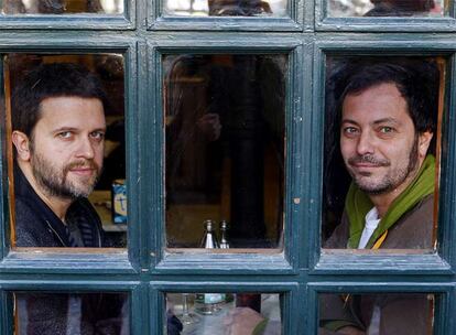 Juan Carlos Fresnadillo (a la izquierda) y Enrique Lpez Lavigne, director y productor cinematogrficos.