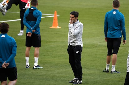 Marcelino, durante el último entrenamiento del Athletic antes de la final. / ALEJANDRO RUESGA