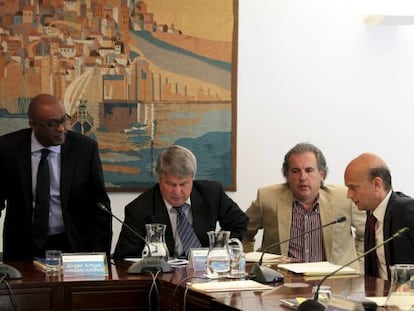 Los miembros de la troika llegan a Lisboa: el del FMI, Abebe Selassie; el del Banco Central Europeo, Rasmus Ruffer; un traductor, y Juergen Kroeger, de la Comisión Europea.