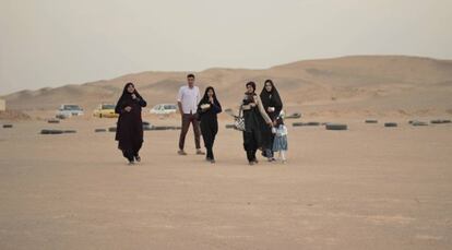 Una familia en el desierto de Yazd.