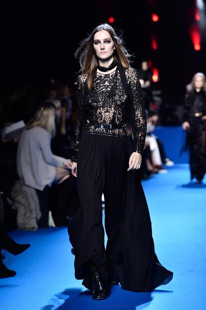 Elie Saab : Runway &#8211; Paris Fashion Week Womenswear Fall/Winter 2016/2017