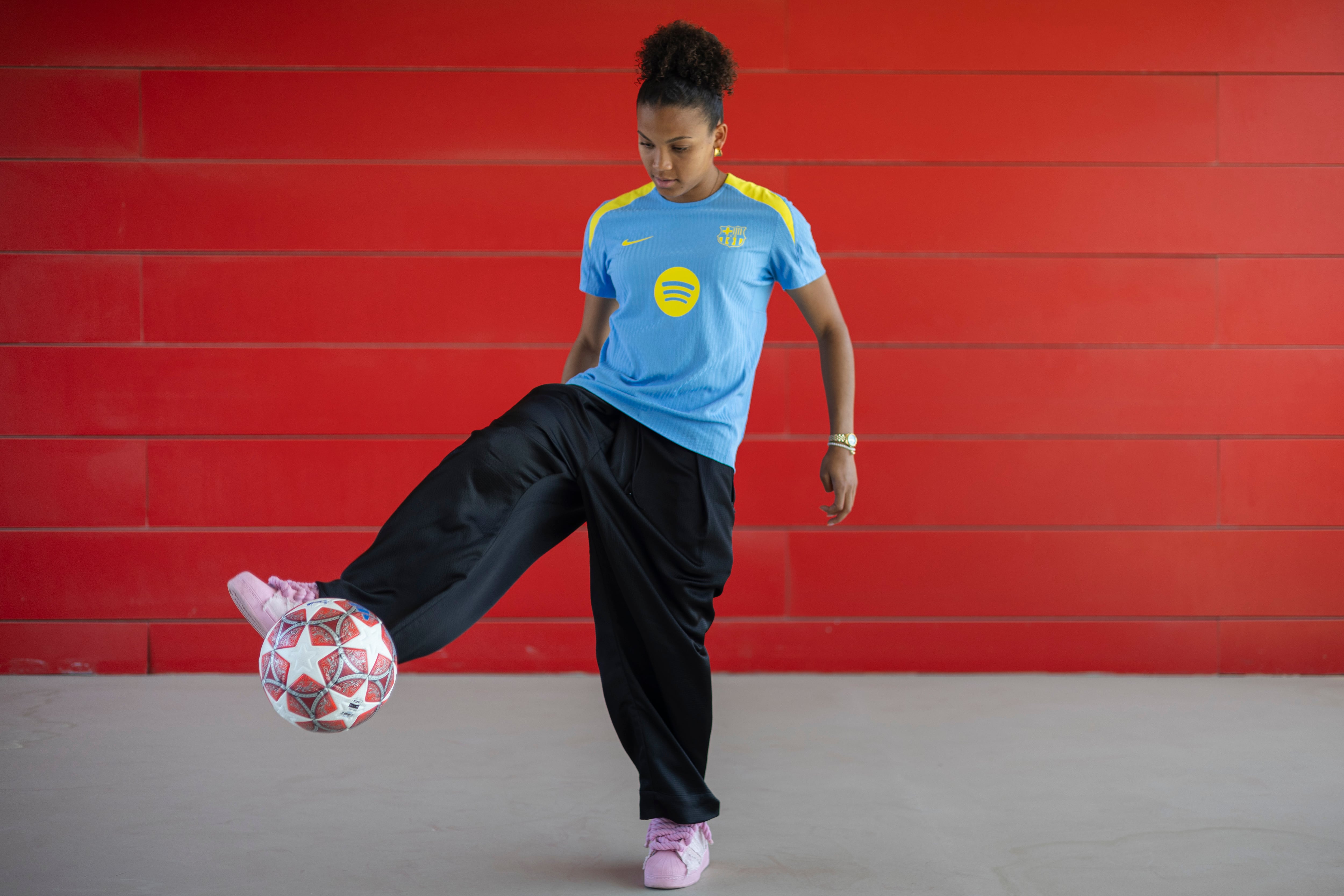 Vicky López, jugadora del FC Barcelona femenino, en el estadio Johan Cruyff.
