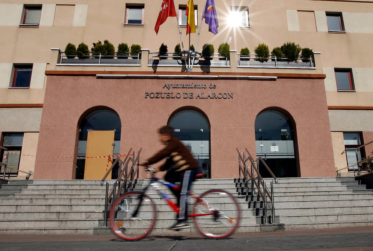 El Ayuntamiento de Pozuelo choca con el PSOE por ofrecer asesoramiento a inmigrantes en dependencias municipales