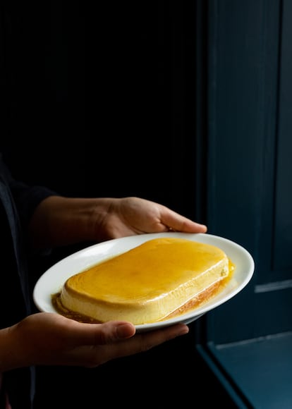 Flan de caramelo realizado con leche vegetal.