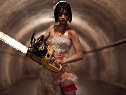 Leticia Dolera as Clara with her chainsaw in '[REC]3: genesis'.