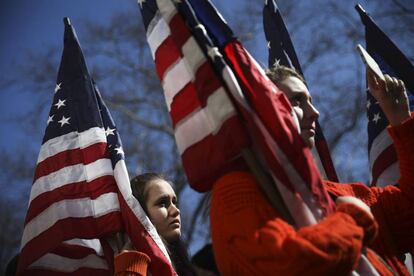 Estudantes durante a manifestação pelas ruas de New Jersey, em Nova York.