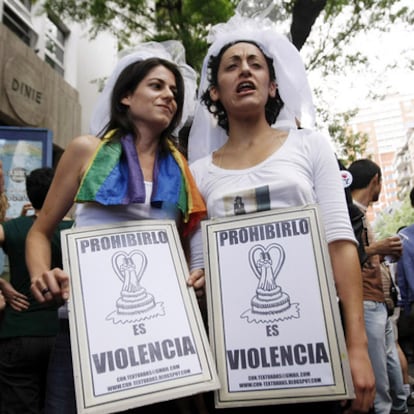 Activistas a favor del matrimonio gay se manifiestan en Buenos Aires en diciembre de 2009.