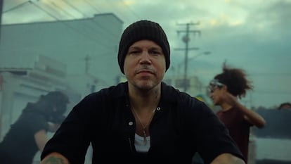Residente, en el vídeo de la canción 'This Is Not America'.