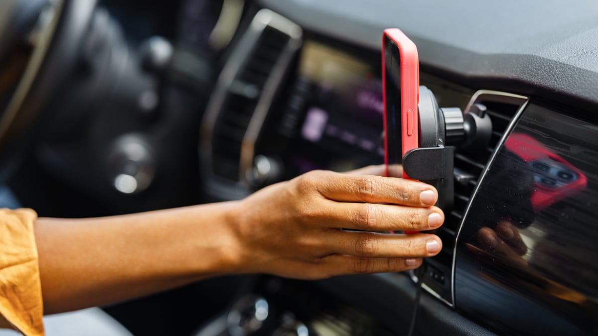 10 ‘gadgets’ de coche baratos que te salvarán los viajes este verano (todos por menos de 40 euros)