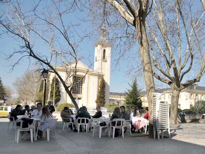 Terraza en la plaza del Caudillo, junto a la iglesia de la Inmaculada Concepción.