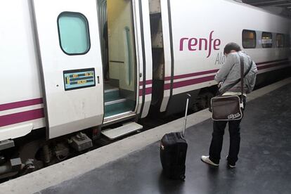Un viajero coge un tres en Málaga