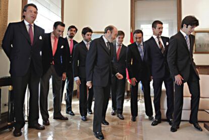 Carlos Núñez, presidente de la Mesa del Toro, El Cid, Miguel Ángel Perera, Cayetano Rivera, el ministro Alfredo Pérez Rubalcaba, El Juli, Enrique Ponce, José María Manzanares y Alejandro Talavante.