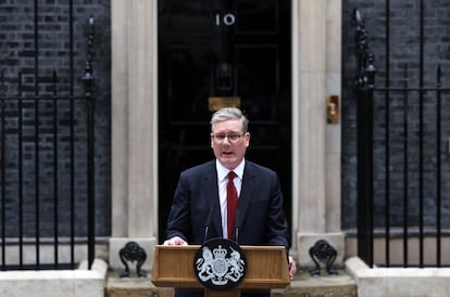 Keir Starmer, en su primer discurso como primer ministro a las puertas de Downing Street.