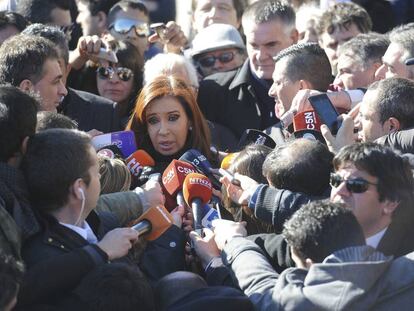 La expresidenta Cristina Fern&aacute;ndez de Kirchner a la salida de los tribunales federales.