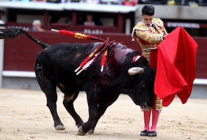 Alejandro Talavante, ante su primer toro de la tarde del viernes en Las Ventas.