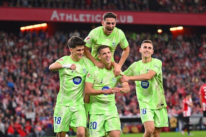 Los jugadores del Barcelona celebran el tercer gol ante el Athletic.
