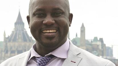 Imagen de Pius Adesanmi, catedrático de Literatura y Estudios Africanos de la Universidad de Carleton.