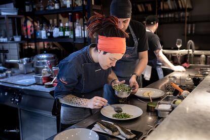 Carolina Bazán, en la cocina de Ambrosia Bistró. 