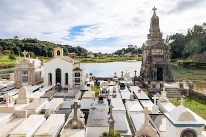 La construcción funeraria de Niembru (Llanes, Asturias) es recurrente entre los pintores y ha sido escenario de numerosas películas.