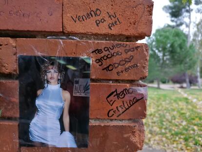 Una de las fotos que decora el altar dedicado a La Veneno.