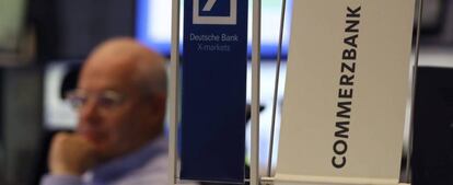 Carteles de Deutsche Bank y Commerzbank.