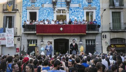 La plaza durante el preg&oacute;n de Gr&agrave;cia.