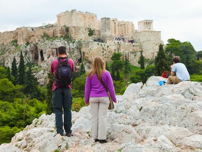 Vista de la Acrópolis desde la colina Areópago, en Grecia.