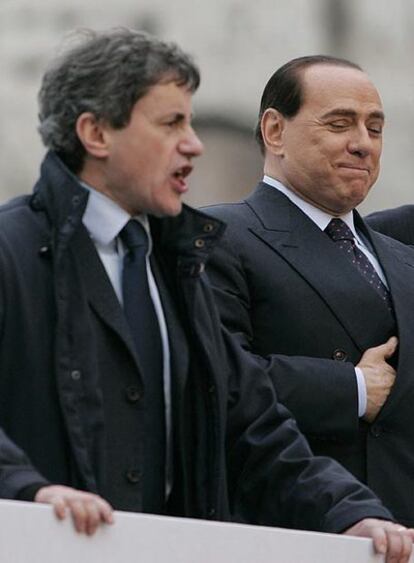 Gianni Alemanno (izquierda) y Silvio Berlusconi, en un acto electoral.