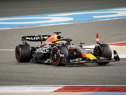 Max Verstappen al volante de su Red Bull durante la clasificación del GP de Baréin.