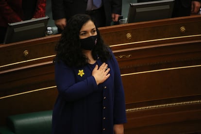 Vjosa Osmani, en el Parlamento de Kosovo tras ser confirmada como presidenta, el pasado día 4.