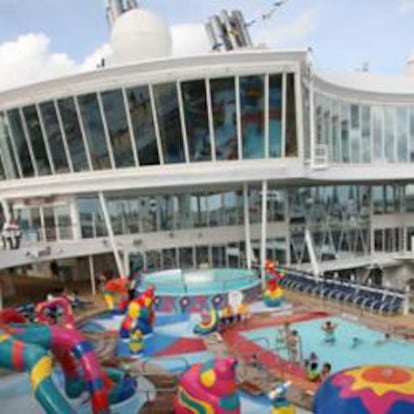 Un parque y piscinas familiares del 'Allure of the Seas'