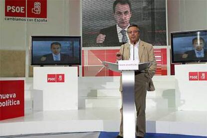 José Blanco presenta la televisión del PSOE en la Conferencia Política.