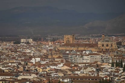 La boína de contaminación el jueves desde la zona del Barranco del Abogado. 