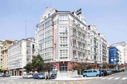 El exterior del hotel Abba Santander.
