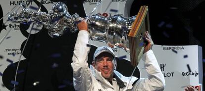 Larry Ellison, el empresario mejor pagado de EE UU, tras ganar la Copa del América en 2010.