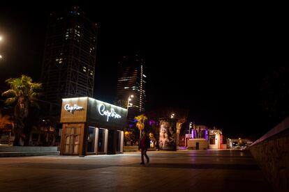 La discoteca Carpe Diem, en el frente marítimo de Barcelona, cerrada.