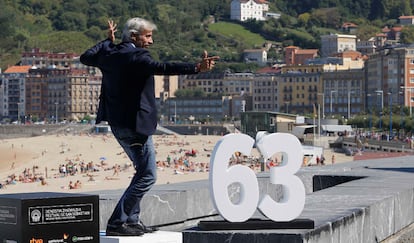 El actor Imanol Arias ha acudido a su tierra para mostrar 'Eva no duerme', que compite en la Sección Oficial del Festival de Cine de San Sebastián.