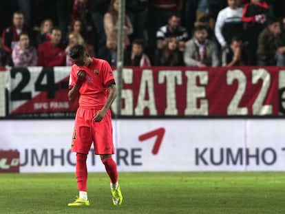 Neymar, en el momento de ser sustituido en el Sánchez Pizjuán.